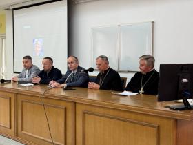 Конференція присвячена 25-й річниці візиту Папи Йоана Павла II в Україну у Львівському національному медичному університеті. title=