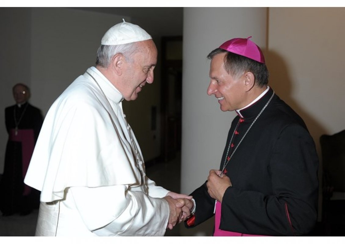 <p>Zdjęcie <a href="http://ru.radiovaticana.va/news/2015/02/14/%D0%B0%D1%80%D1%85%D0%B8%D0%B5%D0%BF%D0%B8%D1%81%D0%BA%D0%BE%D0%BF_%D0%BC%D0%B5%D1%87%D0%B8%D1%81%D0%BB%D0%B0%D0%B2_%D0%BC%D0%BE%D0%BA%D1%88%D0%B8%D1%86%D0%BA%D0%B8%D0%B9_%D0%BE_%D0%B2%D0%B8%D0%B7%D0%B8%D1%82%D0%B5_ad_limina/1123539" target="_blank">Радио Ватикана</a></p>