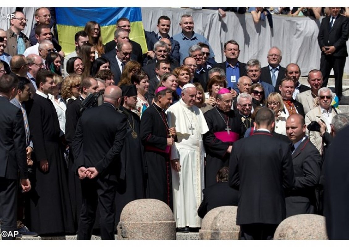 <p>Фото: <a href="http://uk.radiovaticana.va/news/2016/04/20/%D0%BF%D0%B0%D0%BF%D0%B0_%D0%BC%D0%B8%D0%BB%D0%BE%D1%81%D0%B5%D1%80%D0%B4%D1%8F_%D0%BD%D0%B5_%D0%B1%D0%BE%D1%97%D1%82%D1%8C%D1%81%D1%8F_%D0%BE%D1%81%D0%BA%D0%B2%D0%B5%D1%80%D0%BD%D0%B8%D1%82%D0%B8%D1%81%D1%8F_%D0%B4%D0%BE%D1%82%D0%B8%D0%BA%D0%BE%D0%BC_%D0%B3%D1%80%D1%96%D1%88%D0%BD%D0%B8%D0%BA%D0%B0/1224172" target="_blank">Радіо Ватикану</a></p>